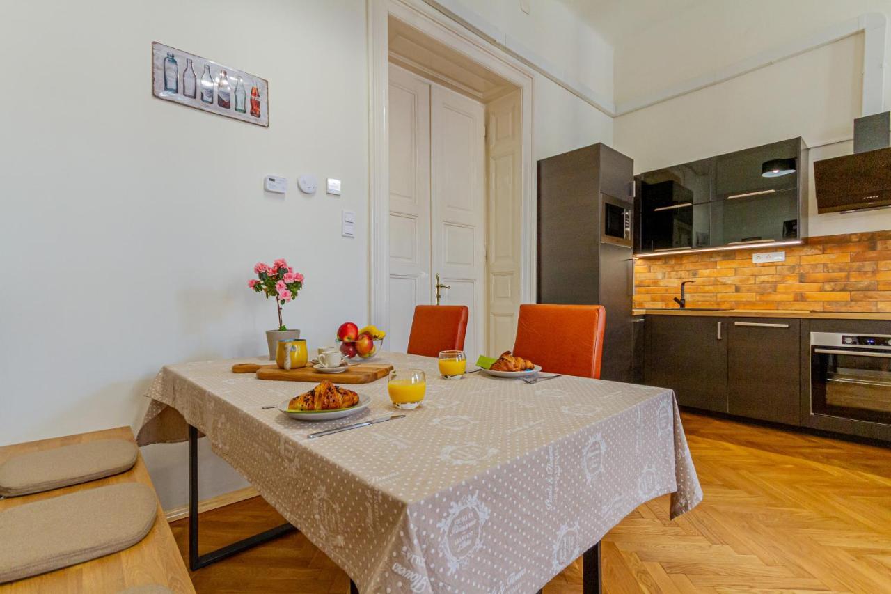 Supercentral Boutique Suite Budapest Luaran gambar